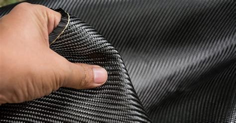  Fiber Reinforced Polymer: Äärimmäisen vahva materiaali lentokoneiden ja urheiluvälineiden valmistukseen!